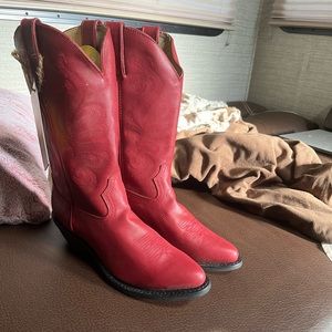 9M Red Cowboy Boots